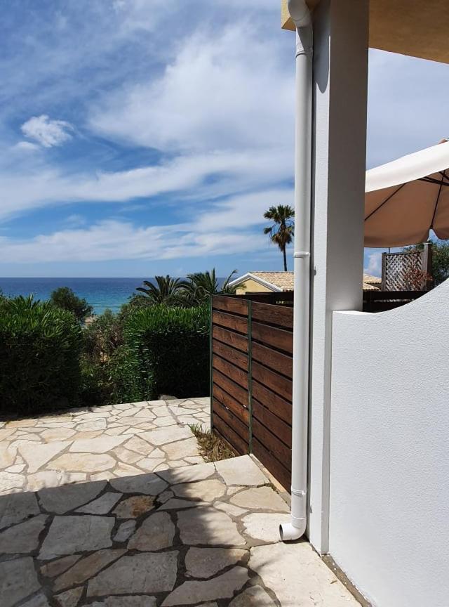 Ammos Beach House グリファダ エクステリア 写真