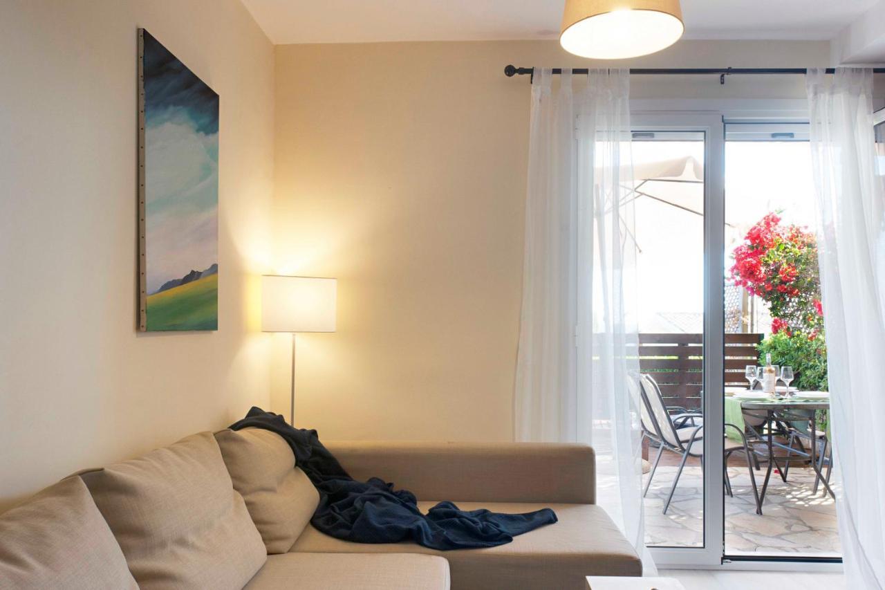 Ammos Beach House グリファダ エクステリア 写真